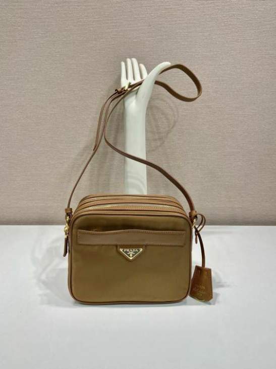 Picture of Prada Handbags _SKUfw217990891fw